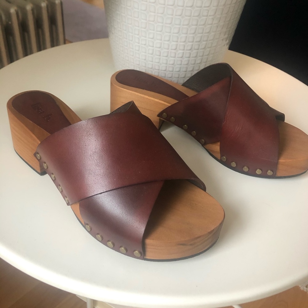 Lisa B Cross Over Clogs